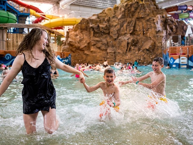 6 Wisconsin Indoor Water Parks for A Warm Winter Getaway