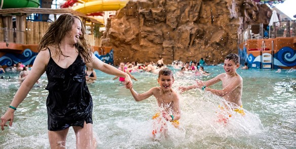 6 Wisconsin Indoor Water Parks for A Warm Winter Getaway