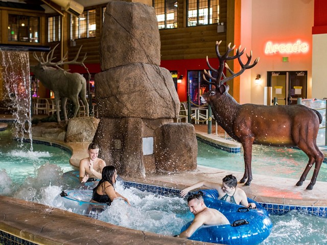 Wisconsin Indoor Waterparks for Your Family Getaway