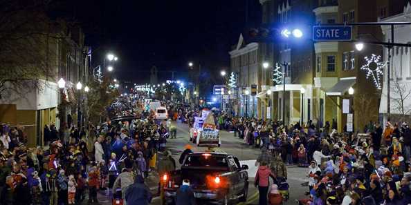 Grand Lighted Holiday Parade and Tree Lighting | Travel Wisconsin