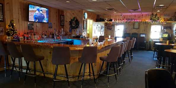 AJ's Bar & Dining | Travel Wisconsin