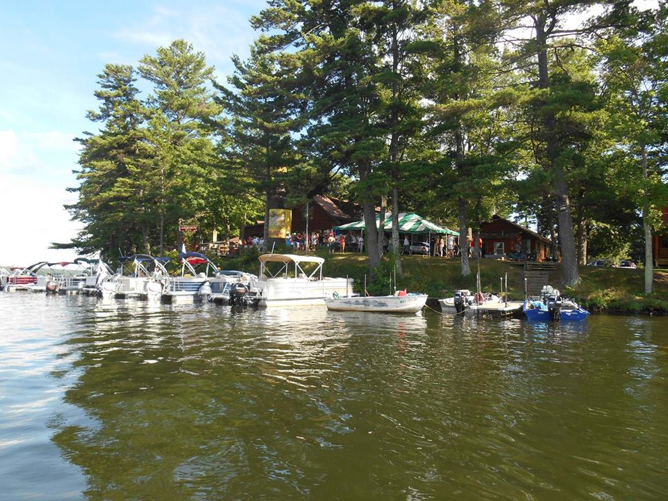 Long Lake In Northern Wisconsin / Northern Wisconsin in Fall - JourneyBe.com : The population was 737 at the 2000 census.