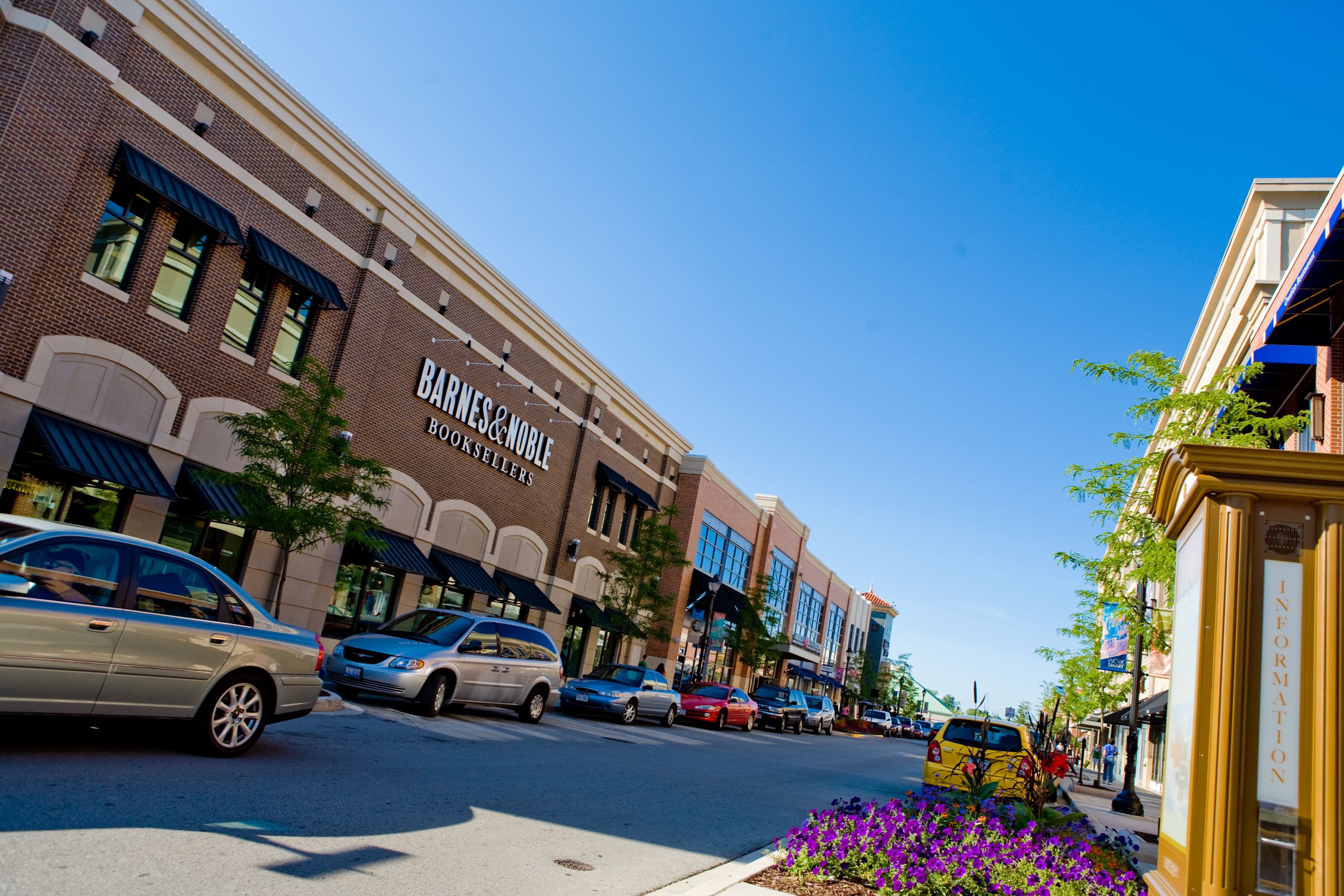 Bayshore Town Center | Travel Wisconsin