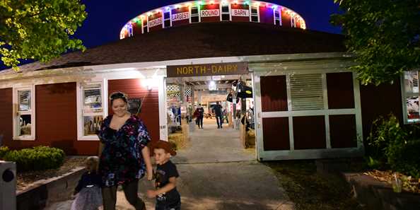 World S Largest Round Barn Travel Wisconsin